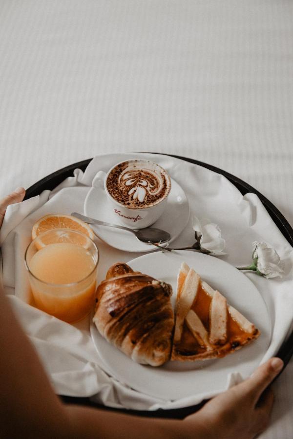 Hotel Vincafe Alba  Zewnętrze zdjęcie